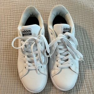 Adidas shoes size 8 great condition! No stains. Super buy!